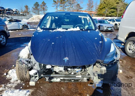 2024 Tesla Model Y из США, поврежденный, VIN 7SAYGDEE6RA230635